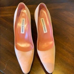 Manolo Blahnik peachy pink nude pumps